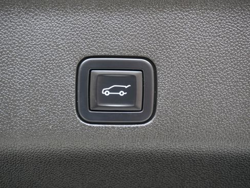 Used 2022 Chevrolet Suburban Z71 w/ Luxury Package AWD/4WD image 31