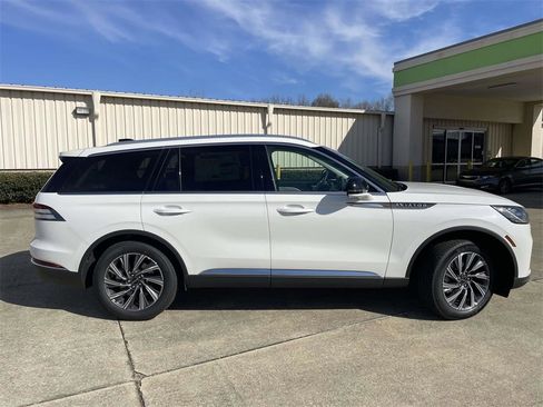 New 2026 Lincoln Aviator Premiere image 2