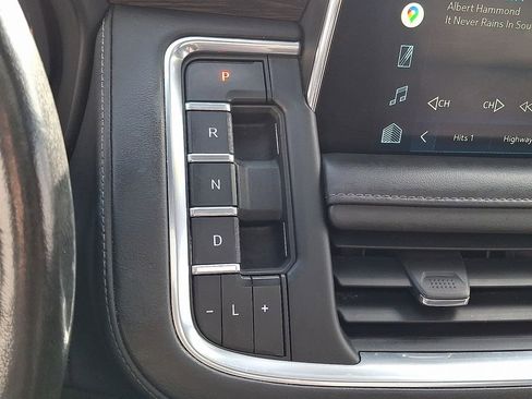 Used 2022 Chevrolet Tahoe LT w/ LT Signature Package image 17