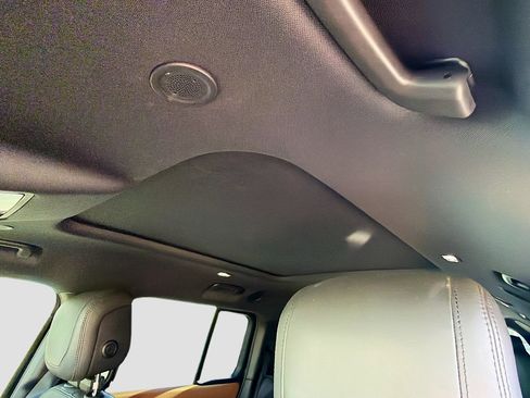 Used 2023 Land Rover Defender 130 X-Dynamic SE image 28