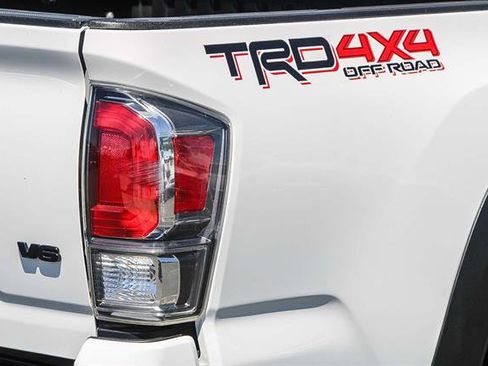 Used 2020 Toyota Tacoma TRD Off-Road image 11