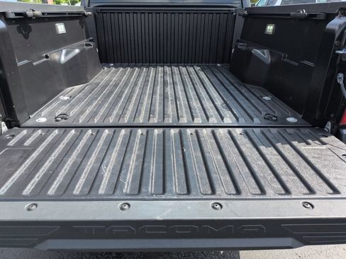 Used 2025 Toyota Tacoma SR5 AWD/4WD image 23