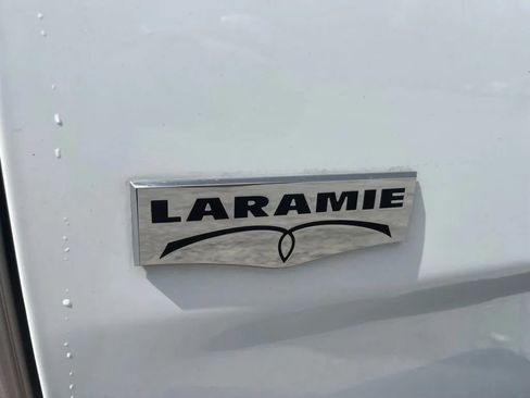 Used 2017 RAM 1500 Laramie w/ Convenience Group AWD/4WD image 13