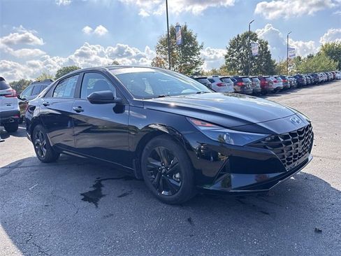 Used 2023 Hyundai Elantra SEL image 13