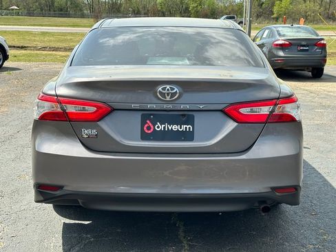 Used 2018 Toyota Camry L image 5