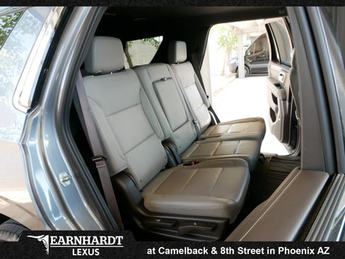 Used 2022 Chevrolet Tahoe LT w/ Luxury Package RWD image 3