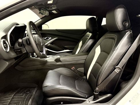 Used 2018 Chevrolet Camaro SS RWD image 15