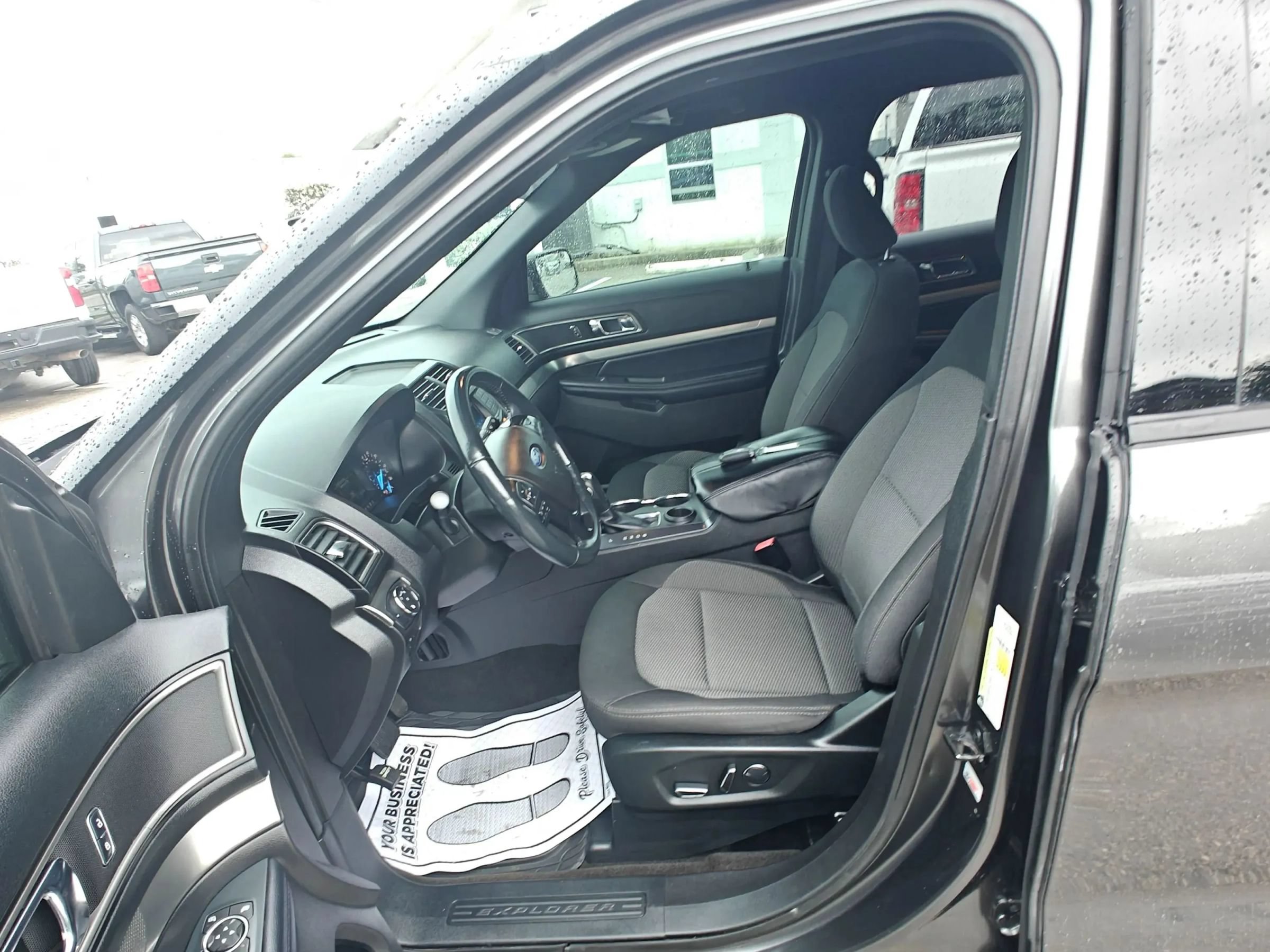 Used 2018 Ford Explorer XLT w/ Class II Trailer Tow Package FWD image 10