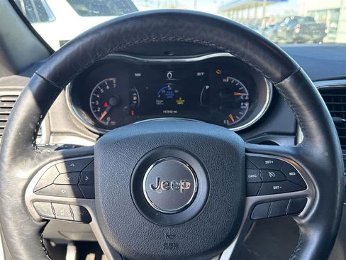 Used 2018 Jeep Grand Cherokee Limited image 19