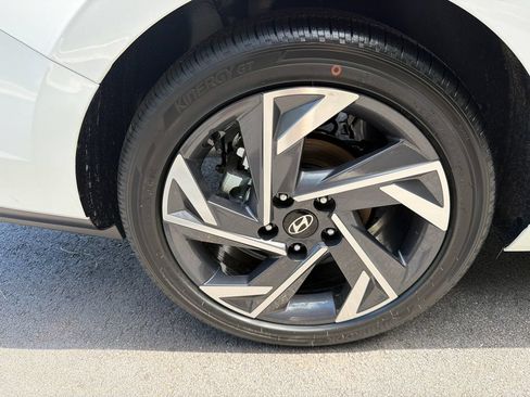 New 2026 Hyundai Elantra Limited FWD image 18