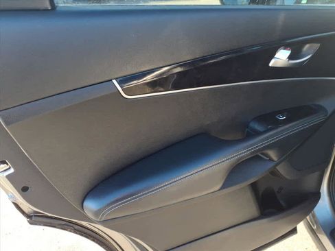 Used 2018 Kia Sorento LX image 12