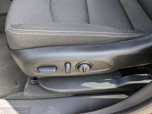 Used 2022 GMC Terrain SLE w/ Driver Convenience Package image 22