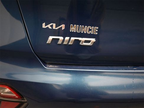 Used 2020 Kia Niro LXS image 10