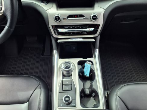 Used 2022 Ford Explorer XLT w/ Equipment Group 202A image 19