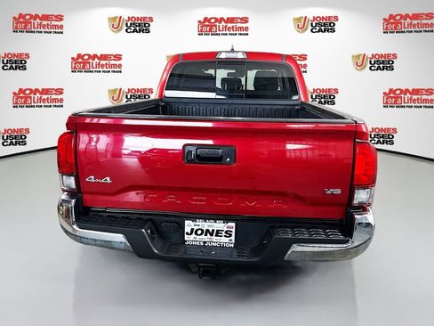 Certified 2018 Toyota Tacoma SR5 AWD/4WD image 14