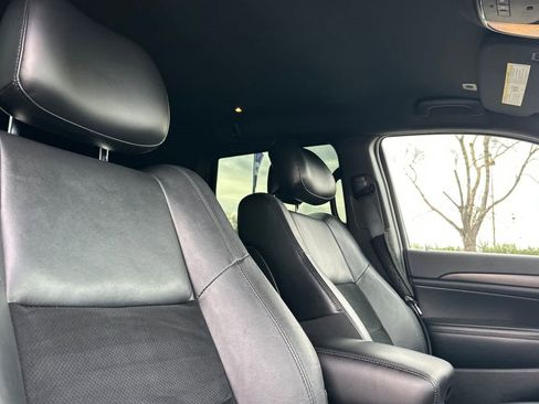 Used 2018 Jeep Grand Cherokee Altitude image 17