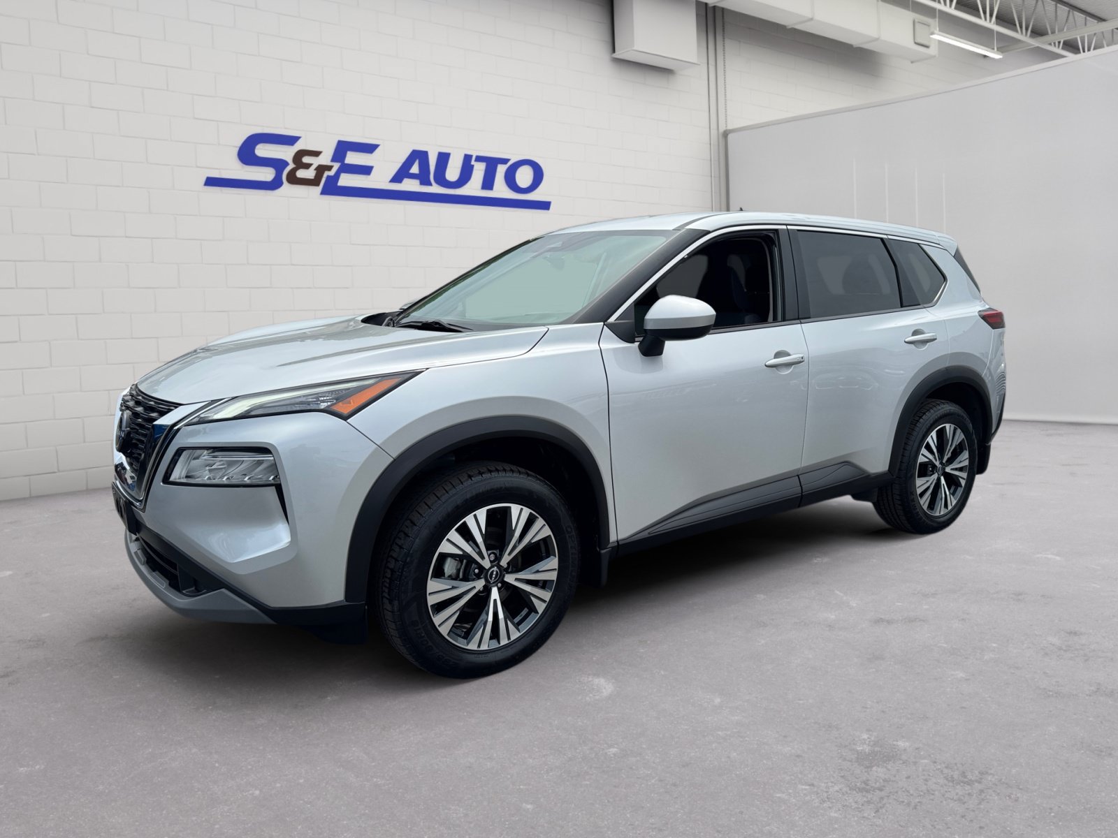 Used 2023 Nissan Rogue SV AWD/4WD image 1