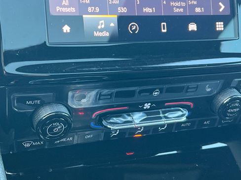 New 2025 Jeep Grand Cherokee Altitude image 18