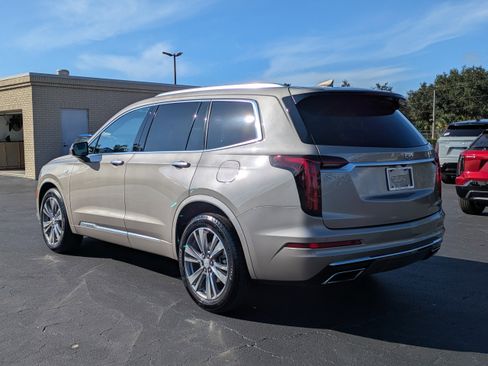 Used 2022 Cadillac XT6 Premium Luxury image 5