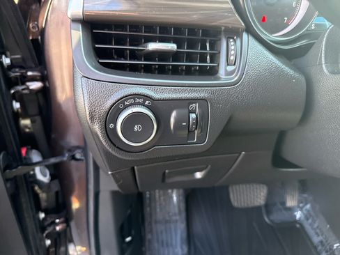 Used 2020 Buick Envision Essence FWD image 19