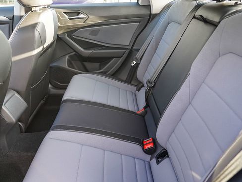 Used 2025 Volkswagen Jetta SE FWD image 21