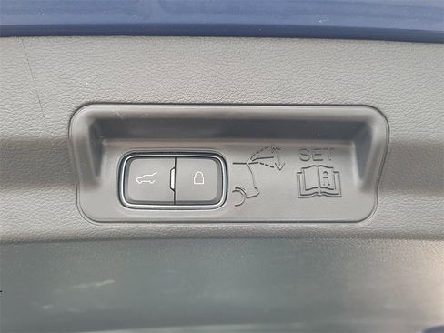 Used 2022 Ford Explorer XLT w/ Equipment Group 202A image 9