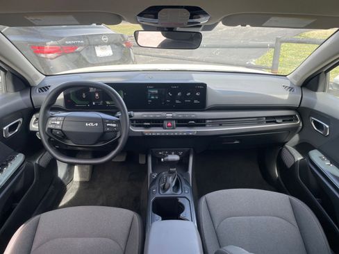 Used 2025 Kia K4 LXS image 32
