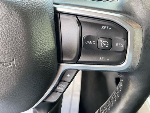 Used 2019 RAM 1500 Laramie AWD/4WD image 17
