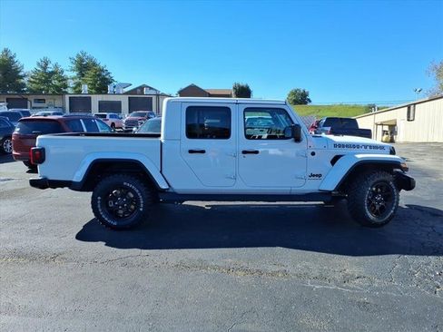 New 2025 Jeep Gladiator Sport image 2
