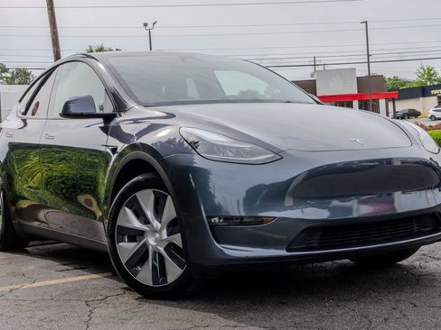 Used 2023 Tesla Model Y Long Range AWD/4WD image 3