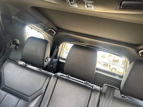 Used 2020 Land Rover Discovery SE AWD/4WD image 15