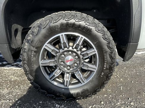 Used 2025 GMC Sierra 1500 AT4 w/ AT4 Preferred Package image 17