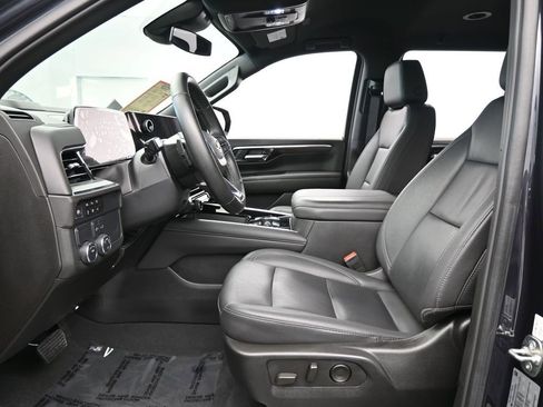 Used 2025 Chevrolet Tahoe LT image 11