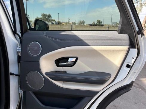 Used 2017 Land Rover Range Rover Evoque SE image 28