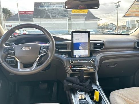 Used 2020 Ford Explorer Platinum w/ Premium Technology Package image 15