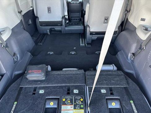 Certified 2024 Toyota Sienna XLE FWD image 15
