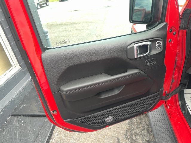 Used 2020 Jeep Wrangler Unlimited Sahara w/ Uconnect 4C Nav & Sound Group AWD/4WD image 18