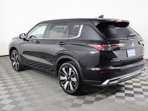 New 2026 Mitsubishi Outlander SE image 8
