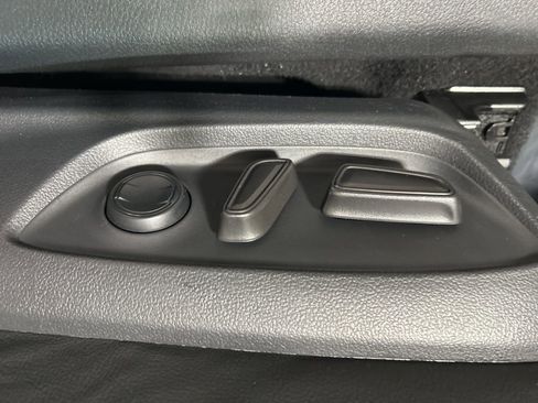 Used 2018 Toyota Camry SE image 18