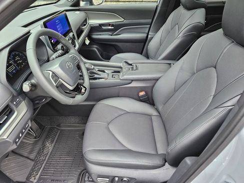 New 2025 Toyota Grand Highlander AWD Hybrid image 12