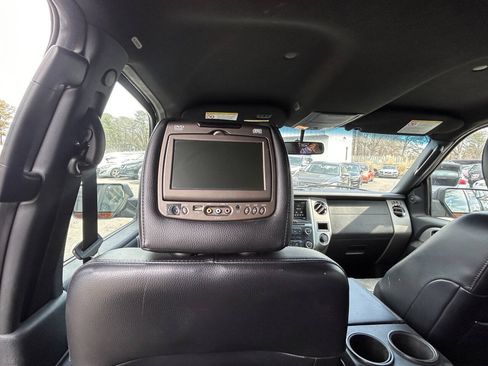 Used 2015 Ford Expedition EL XLT w/ Equipment Group 202A AWD/4WD image 18