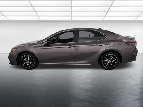 Used 2021 Toyota Camry SE FWD image 4
