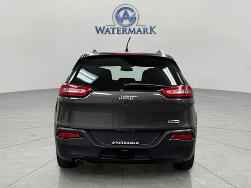 Used 2018 Jeep Cherokee Latitude Plus w/ Comfort/Convenience Group FWD image 4