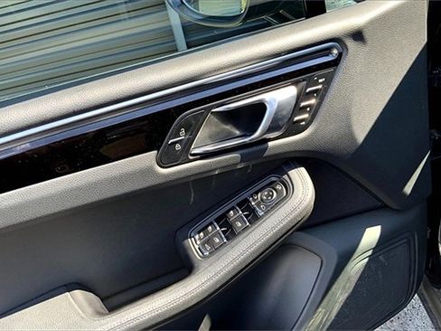 Used 2023 Porsche Macan image 28