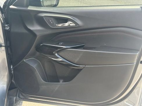 Used 2025 Chevrolet Trax RS w/ Sunroof Package FWD image 24