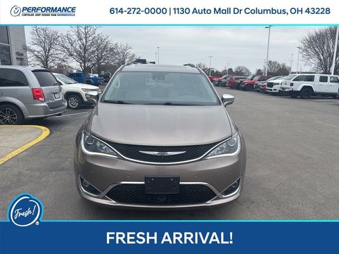 Used 2017 Chrysler Pacifica Limited w/ Advanced Safetytec Group image 9