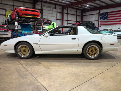 Used 1992 Pontiac Firebird Formula RWD image 4