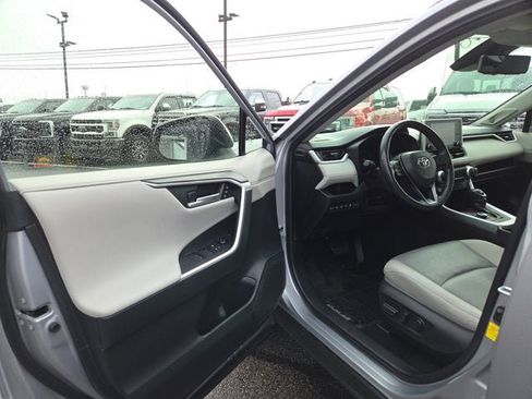 Used 2019 Toyota RAV4 Limited image 7