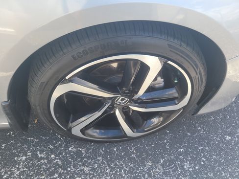 Used 2018 Honda Accord Sport image 9
