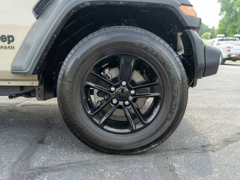 Used 2022 Jeep Wrangler Unlimited Sport AWD/4WD image 11